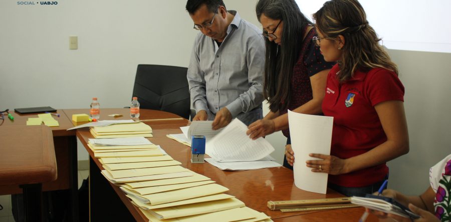 Consolida UABJO transparencia en aplicación de exámenes de admisión