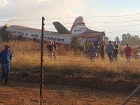 Se estrella avión en la capital de Sudáfrica