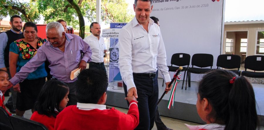 Atestigua AMH entrega de Escuelas Primarias construidas por Fideicomiso Fuerza México y Fundación Nissan