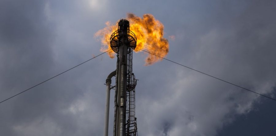 AMLO quiere elevar producción petrolera en 600 mil barriles diarios en 2 años