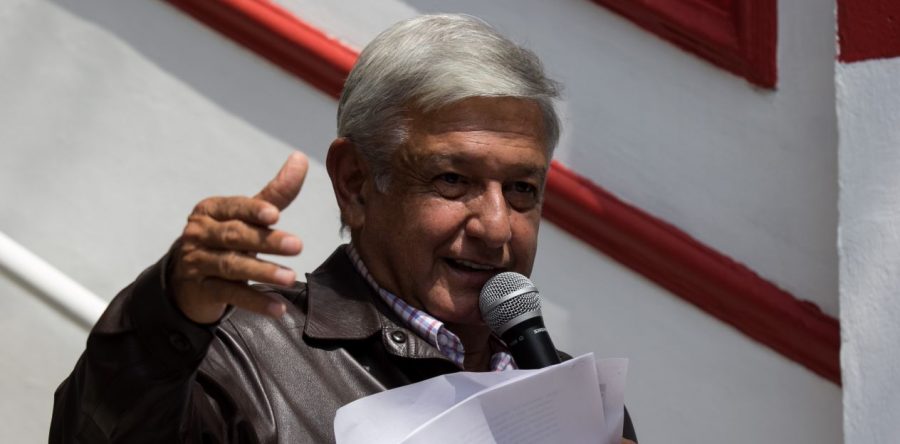 AMLO se sube al ring vs. el INE por multa a Morena: ‘es una vil venganza’