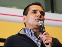 Acuerda el PRD no expulsar a Silvano Aureoles