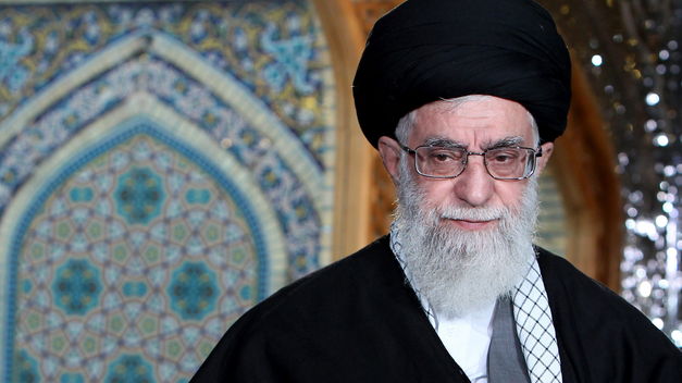 Líder supremo iraní: Es un “error obvio” creer que los problemas se resuelven al negociar con EE.UU.