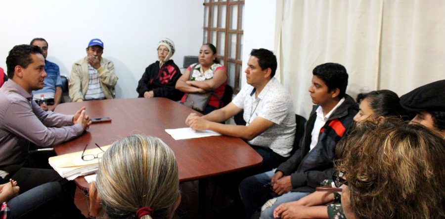 Atiende Alcaldía Municipal a vecinos de Lomas del Crestón