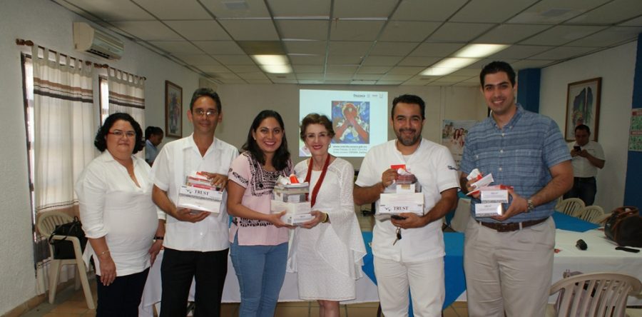 Capacita Coesida a prestadores de servicios, policía turística y personal de salud de Huatulco