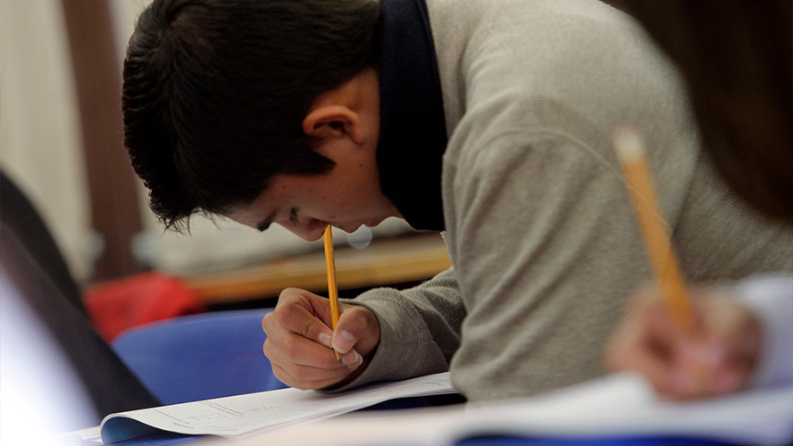 Cómo acabar con los estudiantes rechazados, según Esteban Moctezuma