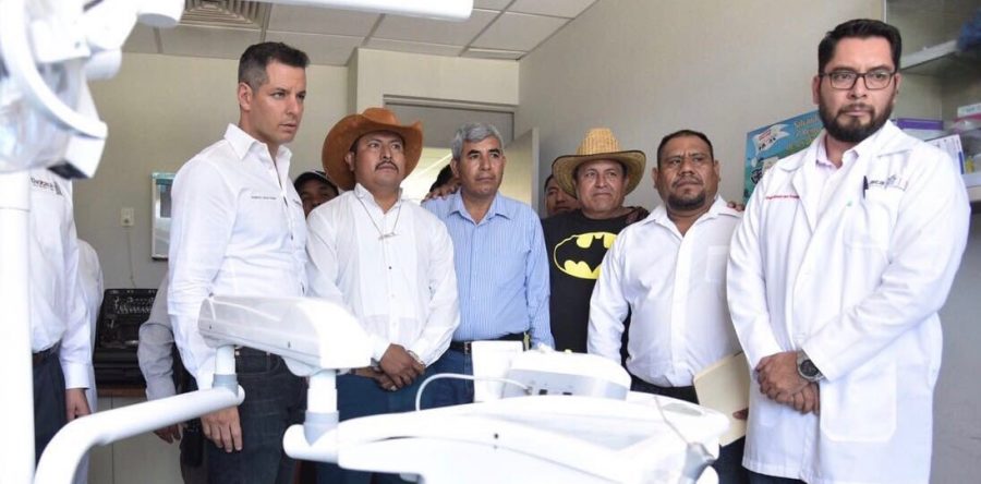 Destina Gobierno de Oaxaca recursos para fortalecer la educación y la salud en la Sierra Sur