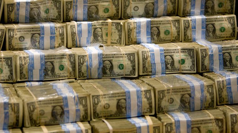 Dólar interbancario ‘salta la valla’ de los 19 pesos