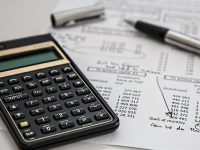 Gobierno federal compra 30% más caro y simula competencia: Cofece