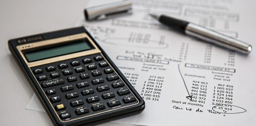 Gobierno federal compra 30% más caro y simula competencia: Cofece