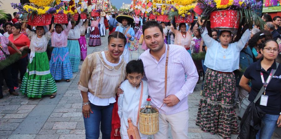 Historia, cultura y color; así se vivió la presentación de  Santa Lucía por primera vez en el convite de la Guelaguetza