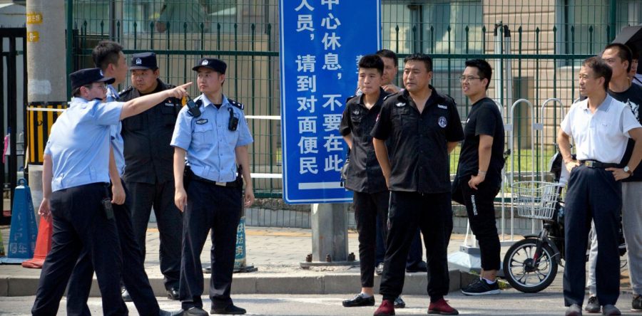 Hombre detona bomba casera ante embajada de EU en Beijing