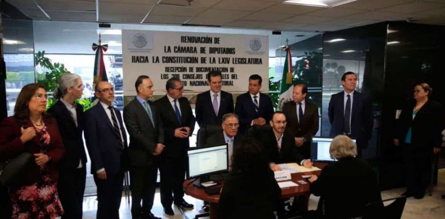 INE entrega constancias de mayoría a 300 diputados federales
