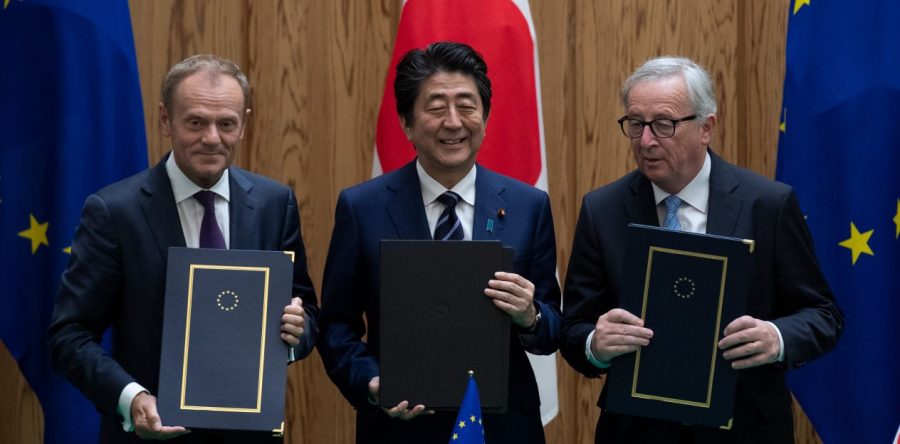 Japón y Europa dan ‘gancho al hígado’ a EU con acuerdo para eliminar aranceles