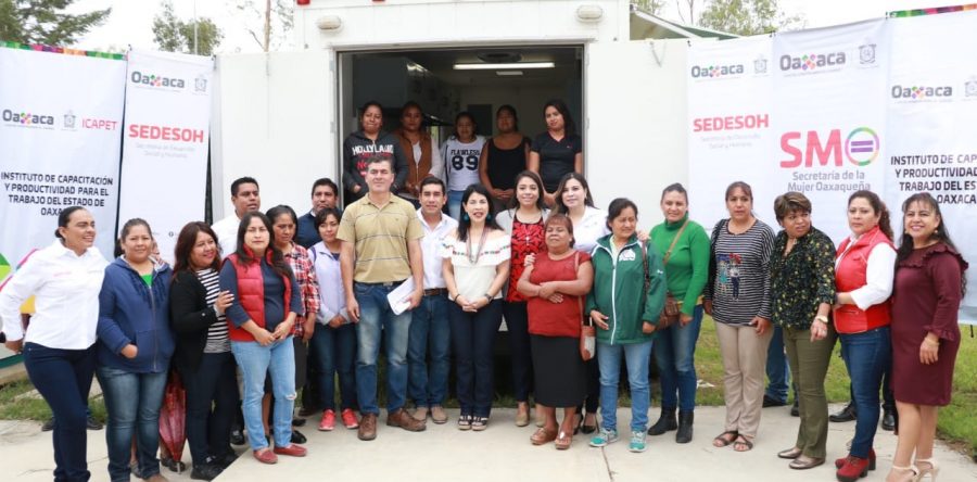 Mujeres de Oaxaca rompen estereotipos y se capacitan en plomería