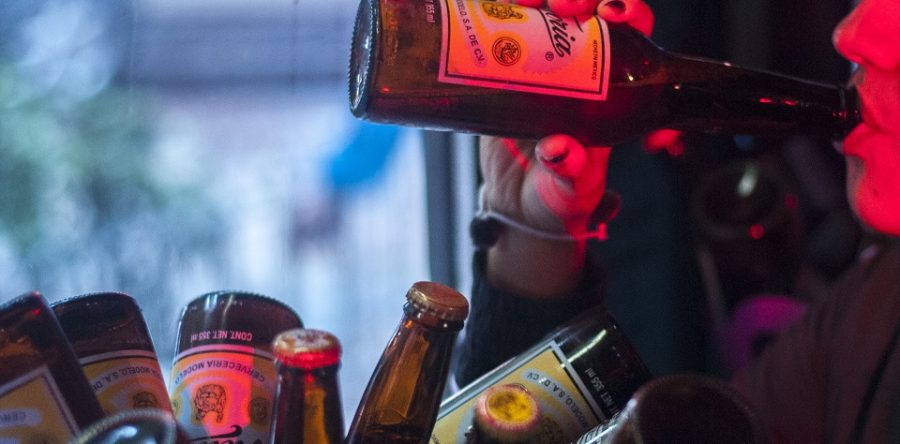 México, potencia en exportar cerveza, pero su gasto en prevención y tratamiento de alcoholismo es insuficiente
