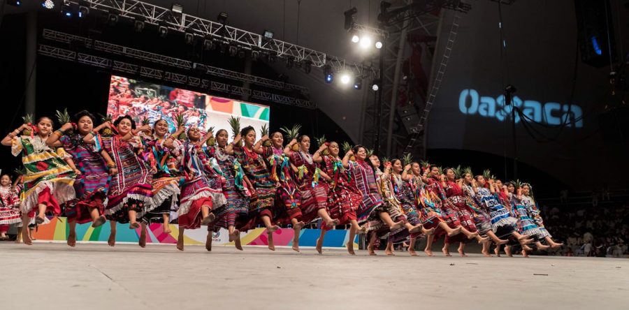 Niñas y niños de Oaxaca comparten con alegría y tradición su Guelaguetza