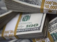 Peso sucumbe ante la fortaleza del dólar en el mercado externo