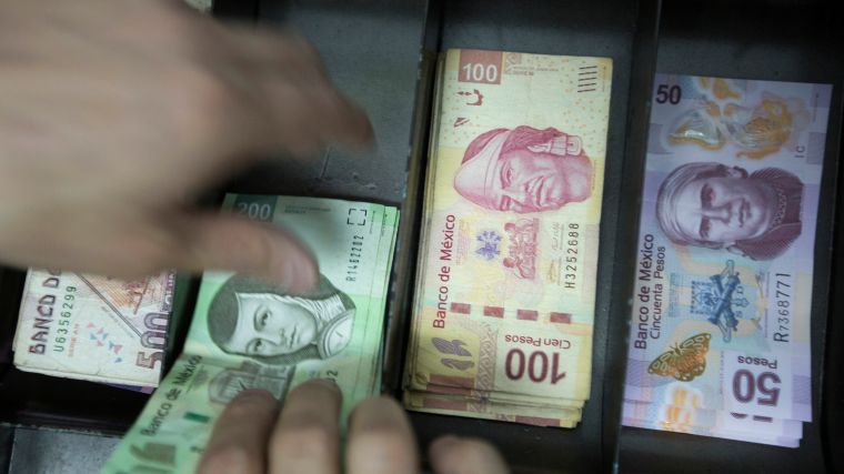 Peso tiene su mejor julio desde 1954