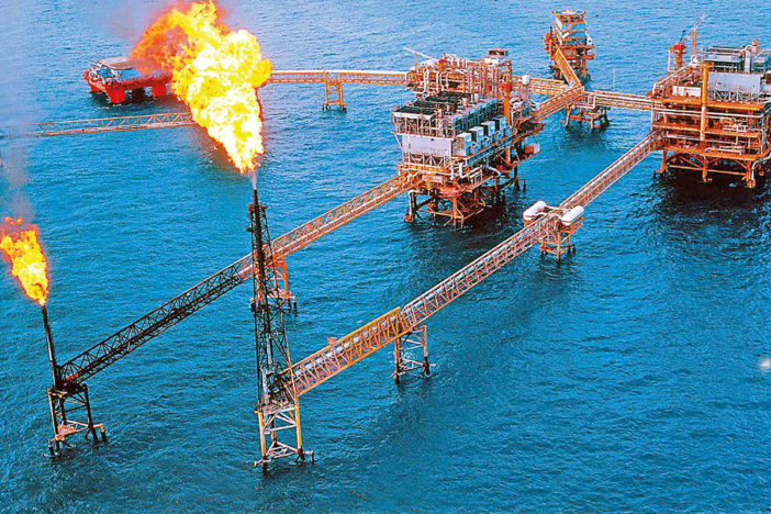 Plan de construir dos refinerías representa un riesgo financiero para Pemex, advierte Moody’s