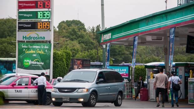 Precio de la gasolina solo aumentará con la inflación: Carlos Urzúa