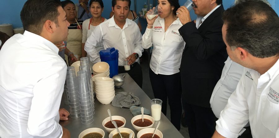 Raúl Cruz y el Secretario de Desarrollo Social inauguran comedor comunitario en Santa Lucía del Camino