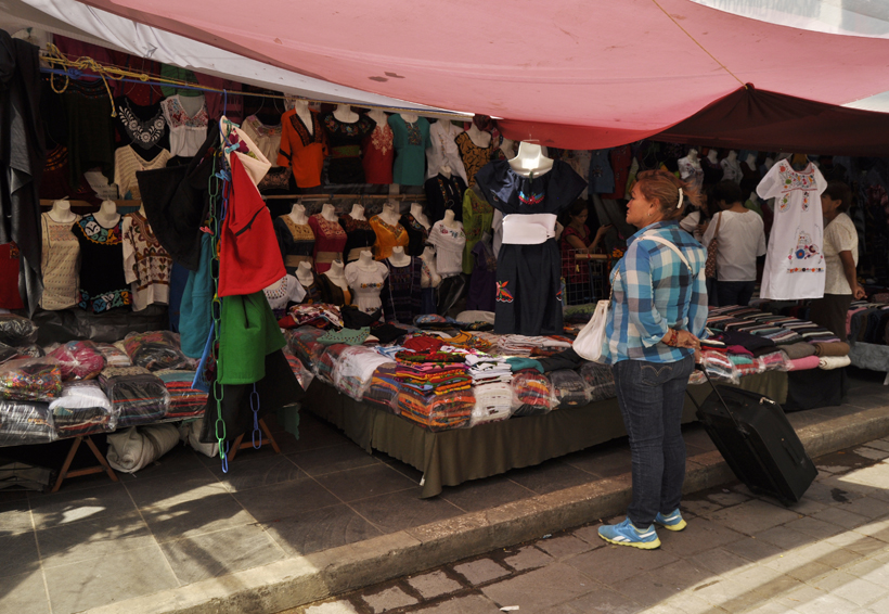 Se pronuncian empresarios a favor del retiro de puestos ambulantes en el Centro Histórico