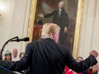 Trump desafía a legisladores de EU y ahora invita a Putin a la Casa Blanca