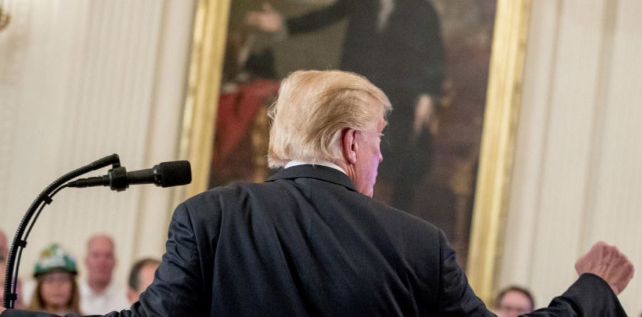 Trump desafía a legisladores de EU y ahora invita a Putin a la Casa Blanca