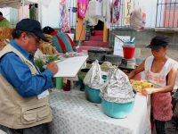 Verifican buen estado de alimentos que se venden en el Carmen Alto
