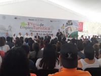 Reitera Murat Hinojosa que autopista en la Costa estará lista en 15 meses; Oaxaca está en paz reitera