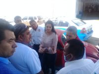 Exigen taxistas a empresa automotriz cambio de unidades por defectuosas