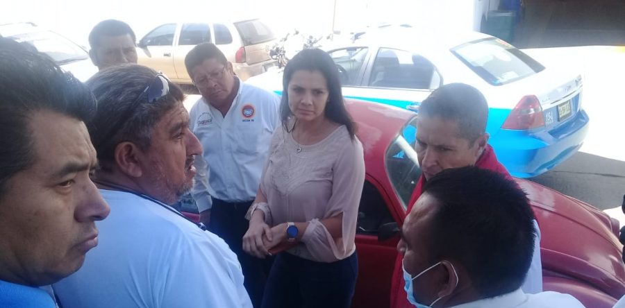 Exigen taxistas a empresa automotriz cambio de unidades por defectuosas