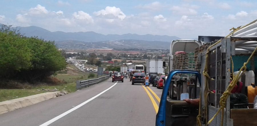 Con bloqueo piden operativos contra el pirataje en Nochixtlan