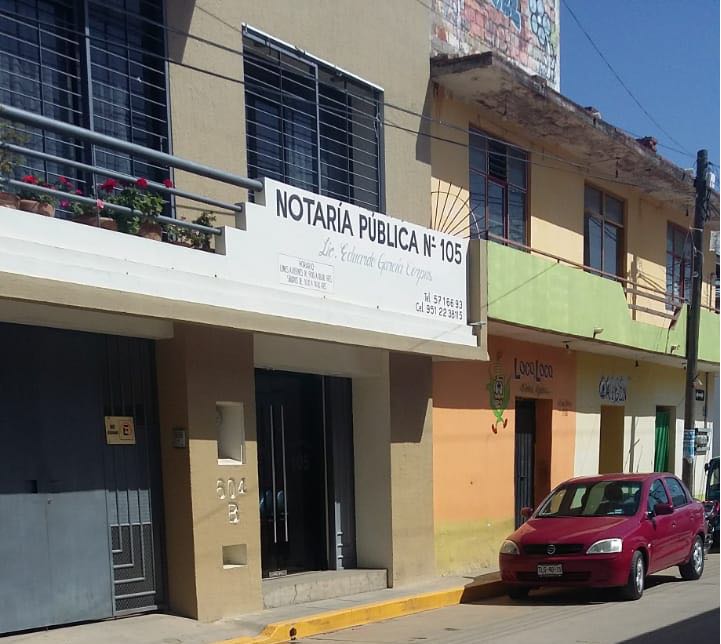 Por presuntos actos de corrupción suspenden libros a notario.