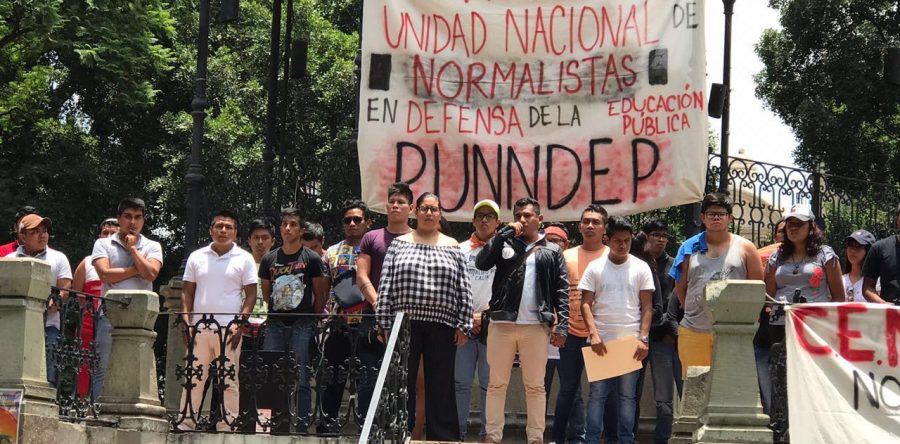 Piden normalistas la aparición con vida de los estudiantes de Ayotzinapa