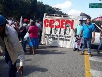 Bloquea CODEDI la carretera a Tuxtepec