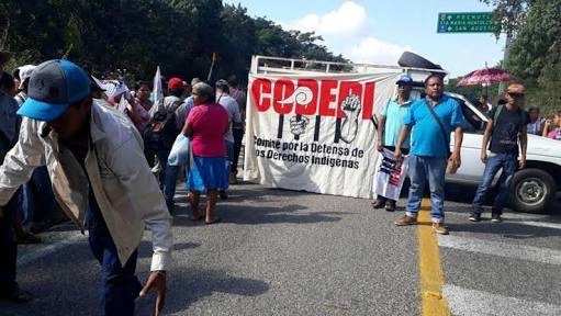Bloquea CODEDI la carretera a Tuxtepec