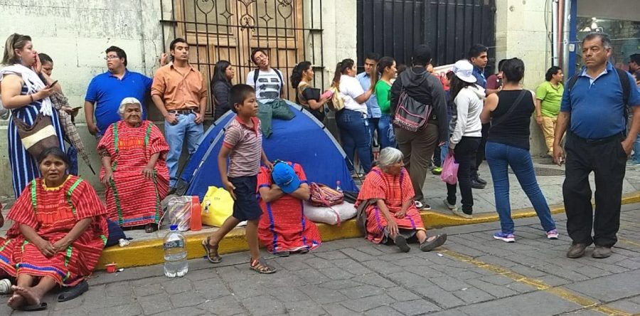 Amenazan Triquis con cerrar Palacio de Gobierno