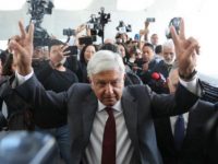 Bolsa Mexicana abre a la baja tras triunfo de AMLO