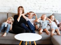 Revelan que las mujeres con mayor cantidad de hijos envejecen más rápido