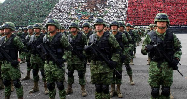 Presidencia autoriza aumento salarial a militares pese a recortes salariales de AMLO