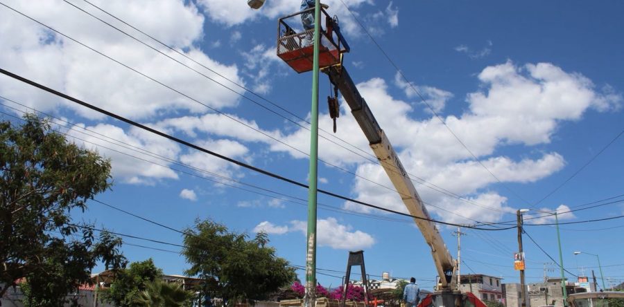 Amplia intervención del municipio de Santa Lucía del Camino para mejorar el alumbrado público
