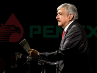 AMLO buscaría fortalecer a Pemex y suspendería 2 años subastas petroleras: WSJ