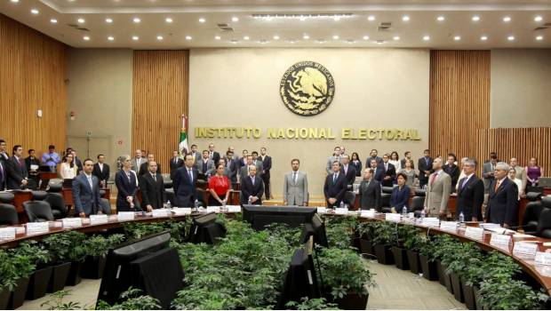 Afirma Baños que consejeros del INE ganarán menos que el presidente