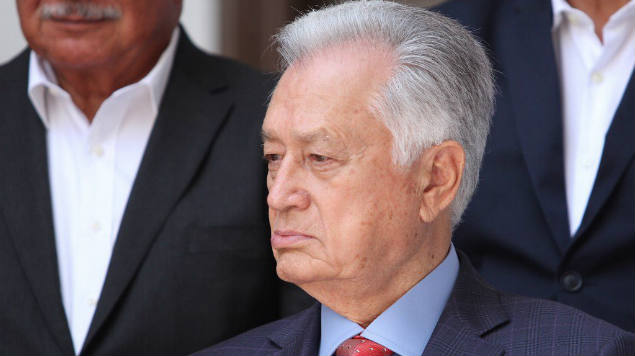 Bartlett niega ser un dinosaurio; no renunciará a CFE