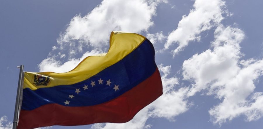Basta de excusas, Venezuela está al borde del colapso: Bloomberg