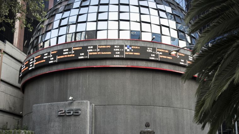 Bolsa mexicana sube a mejor nivel en casi 7 meses ante expectativas positivas en TLCAN