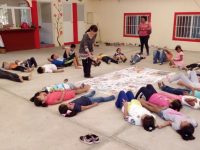 Imparten talleres artísticos a niños mixes afectados por sismos