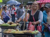 Casi 6 de cada 10 trabajadores lo hacen en la informalidad: Inegi